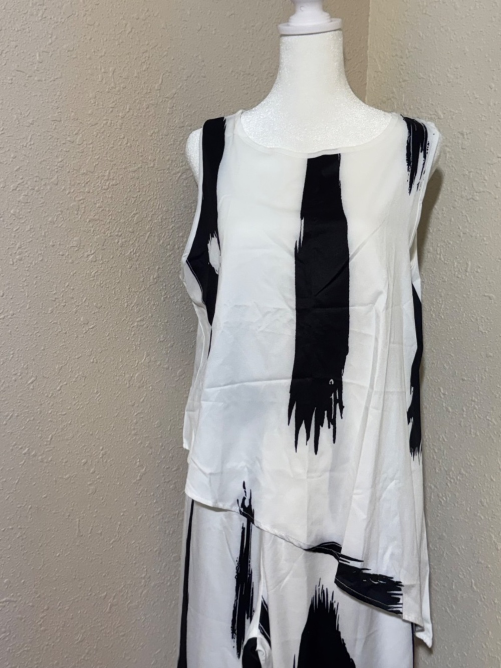 Women's Black & White Abstract Print 2-Piece Set | Size Large - Picture 3 of 7
